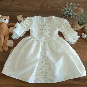 Posh girl's Cream dress with lace and bows sz 3-4
